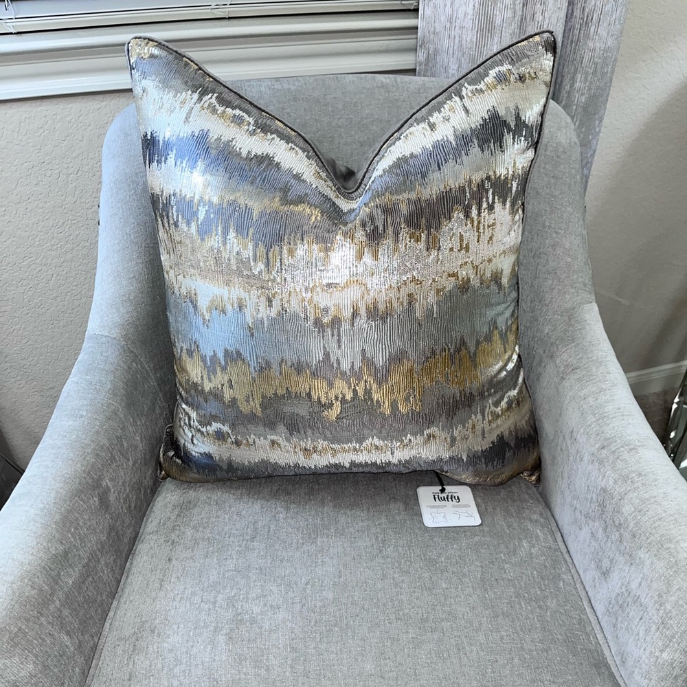 1-NWT GIGI CANTORI GOLD/SILVER LUXURY DECORATIVE PILLOW - Picture 4 of 17